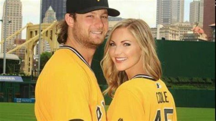 Is Amy Wilson Cameron Separated From Her Husband? Homey Gears