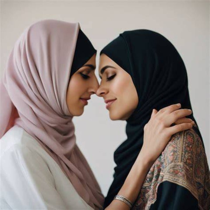 Lesbian hijab Lesbian arab Lesbian hot, Cute lesbian couples, Lesbian