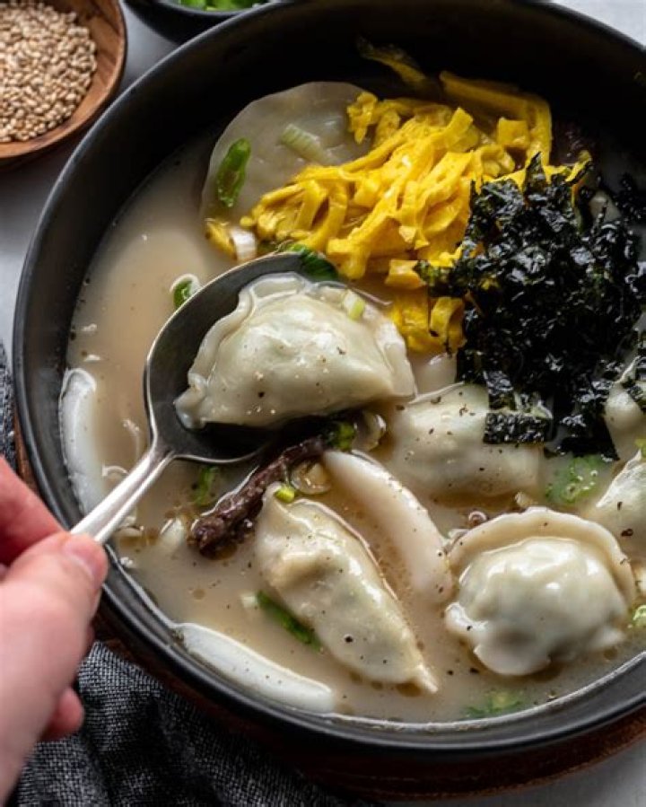 Tteok Mandu Guk (Korean Rice Cake Dumpling Soup) 떡 만두국 &mdash; ahnest kitchen